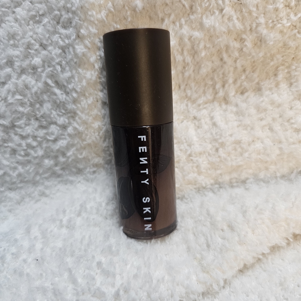 Fenty Treatz Hydrating + Strengthening Lip Oil in the scent "Cacao"
